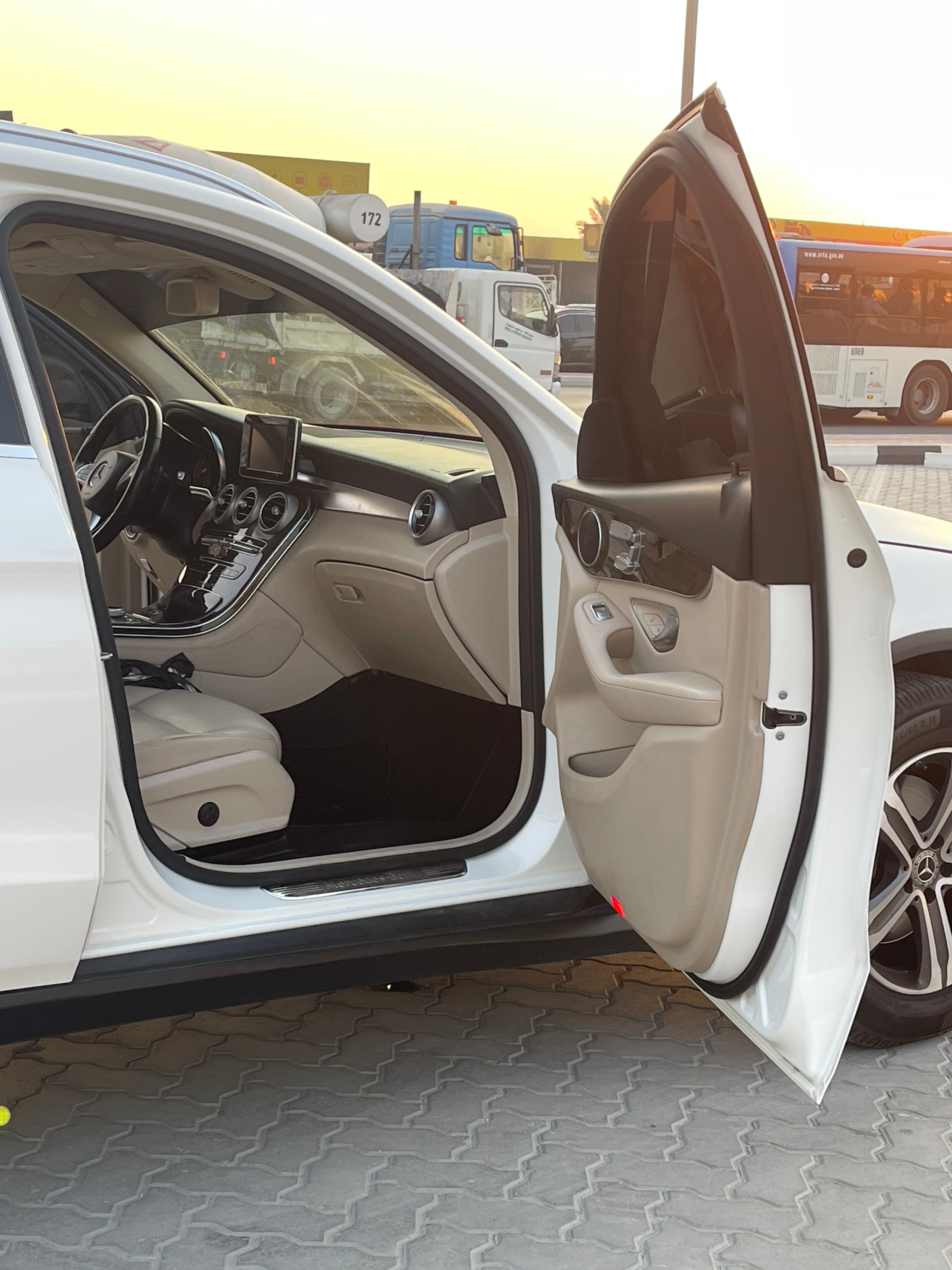 White Mercedes Benz GLC 300 4MATIC 2019